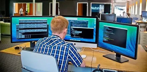 IT行業(yè)的高薪還能維持多久？技術(shù)開發(fā)人才的機(jī)遇與挑戰(zhàn)